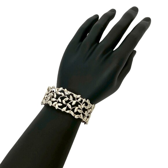 TIFFANY & Co. Tiffany Paloma Picasso Olive Leaf Cuff Bangle in Sterling Silve...